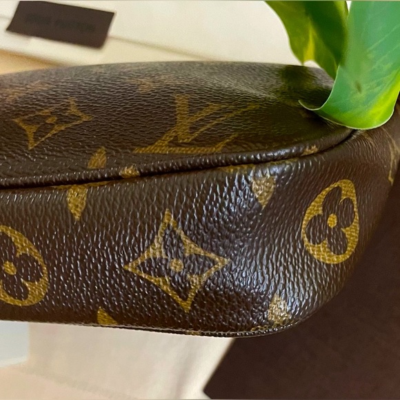 Prestine Vintage Authentic Louis Vuitton Pochette with Unbranded Chain Strap! - Picture 7 of 14